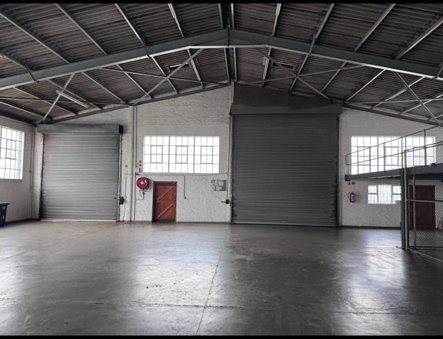 1,400M² WAREHOUSE TO LET IN PAARDEN EILAND